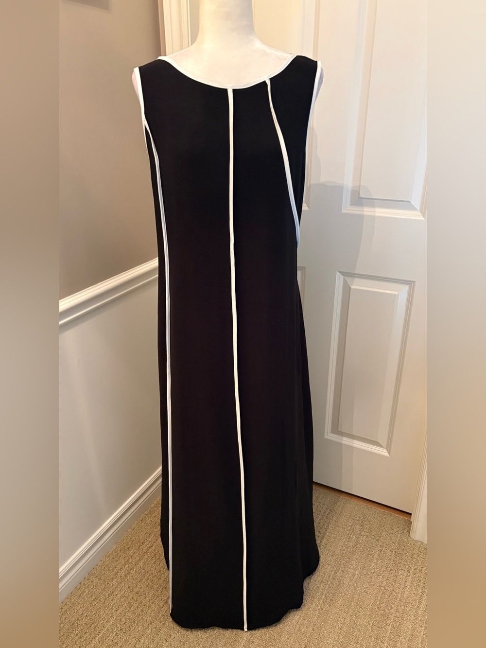 Classic Black Sleeveless Maxi Dress with White Piping